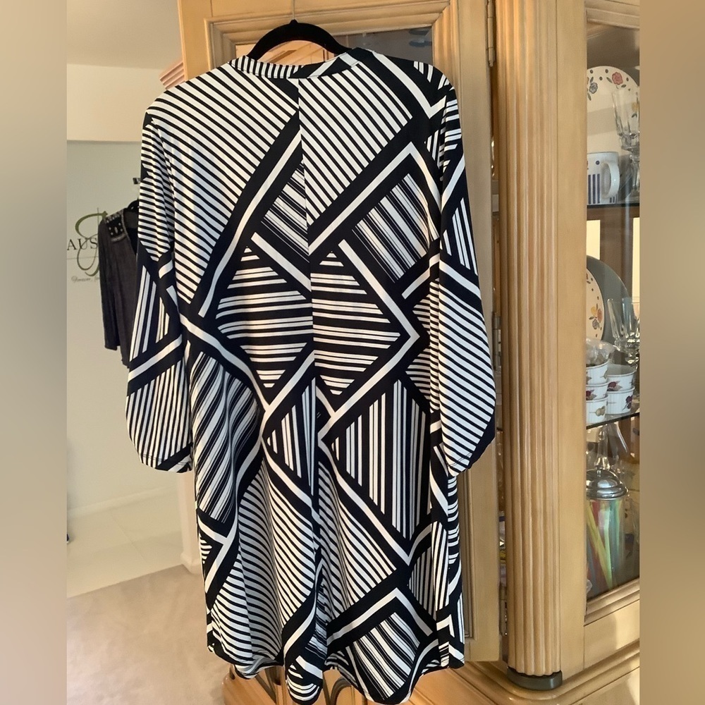 BLACK & WHITE STRIPE PRINT 3/4 BUTTON UP SLEEVE 2X DRESS - Picture 2 of 6